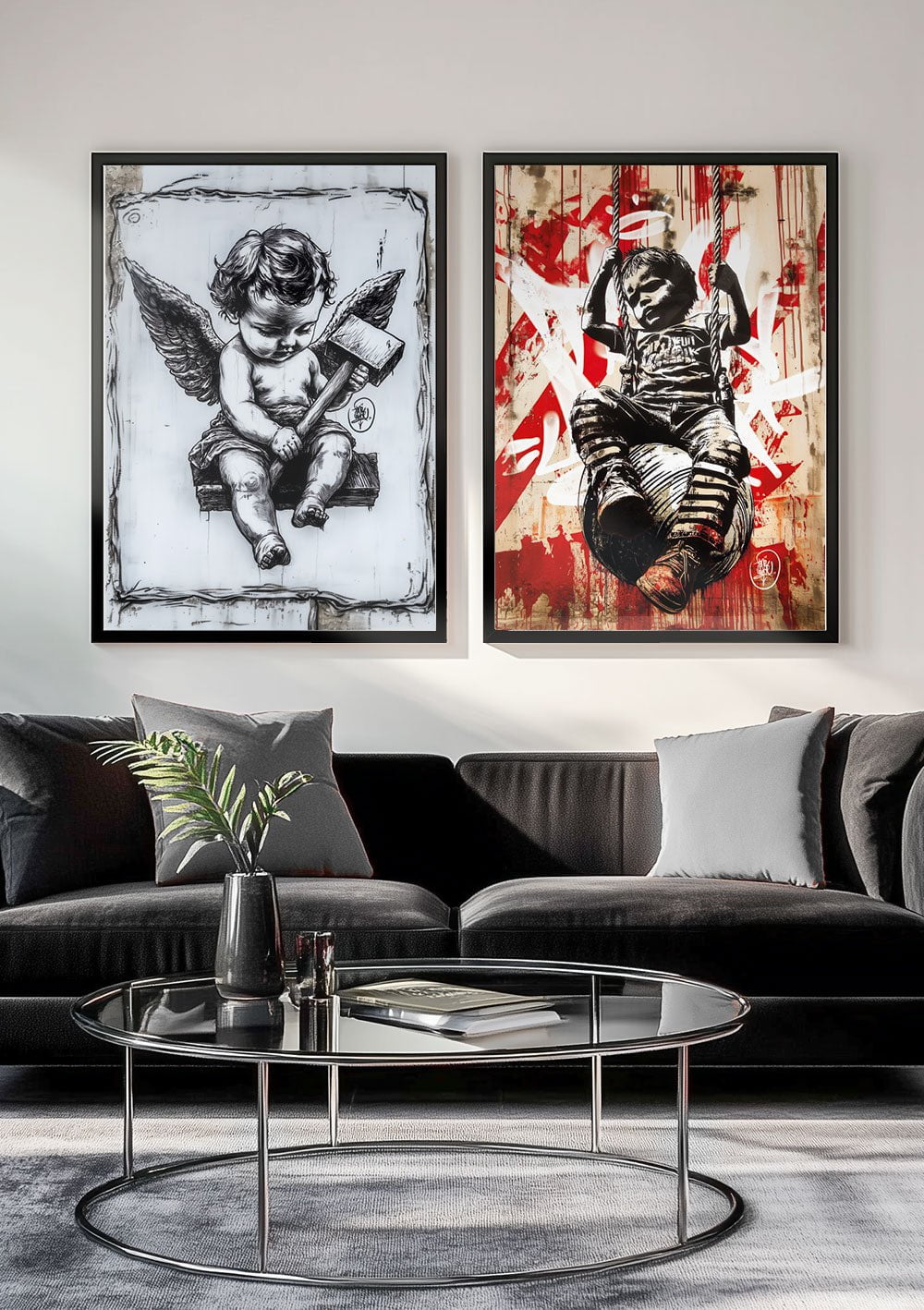 Duo de posters street art inspirés de banksy encadrés sur le mur d'un salon.
