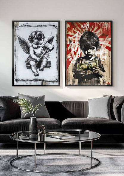 Duo de posters street art inspirés de banksy encadrés au dessus d'un canapé.