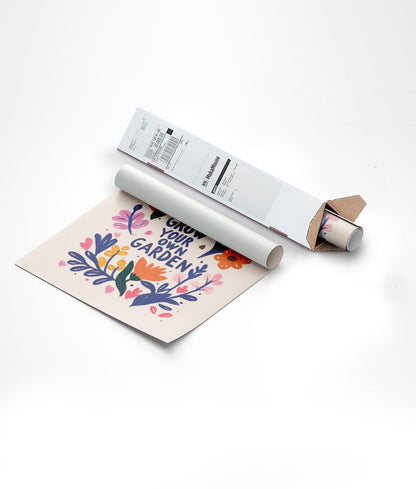 Affiche typo "grow your own garden" fleuri emballée dans un carton triangulaire