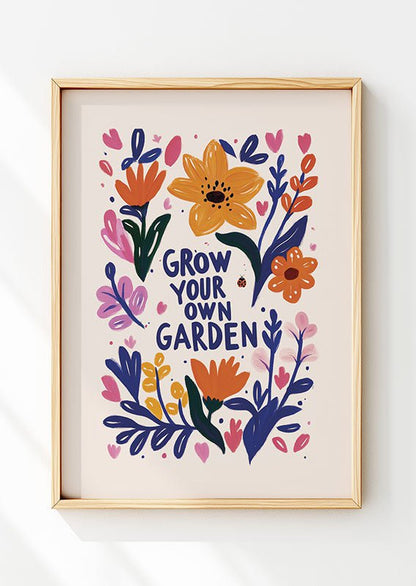 un cadre en bois avec l'affiche folk art "grow your own garden" avec des fleurs bleues et oranges