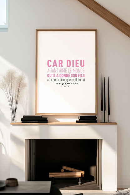 poster typographie bible Jean 3:16 en texte rose et noir encadrée au dessus d'une cheminée