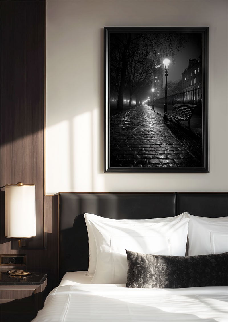 Poster photo noir et blanc d'un banc à londres la nuit mit en situation dans une chambre