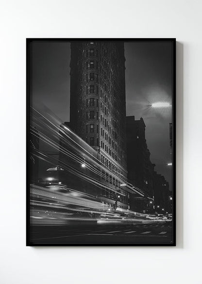 Affiche photographie noir et blanc de manhattan avenue de nuit dans un cadre. 