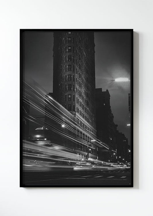 Affiche photographie noir et blanc de manhattan avenue de nuit dans un cadre. 