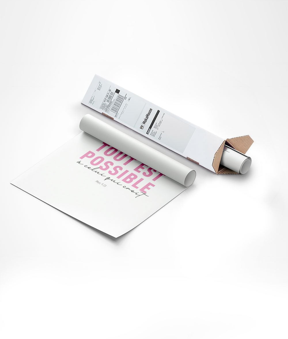 Affiche citation verset Marc 9:23 "tout est possible" en typographie rose et noir, emballée dans un carton