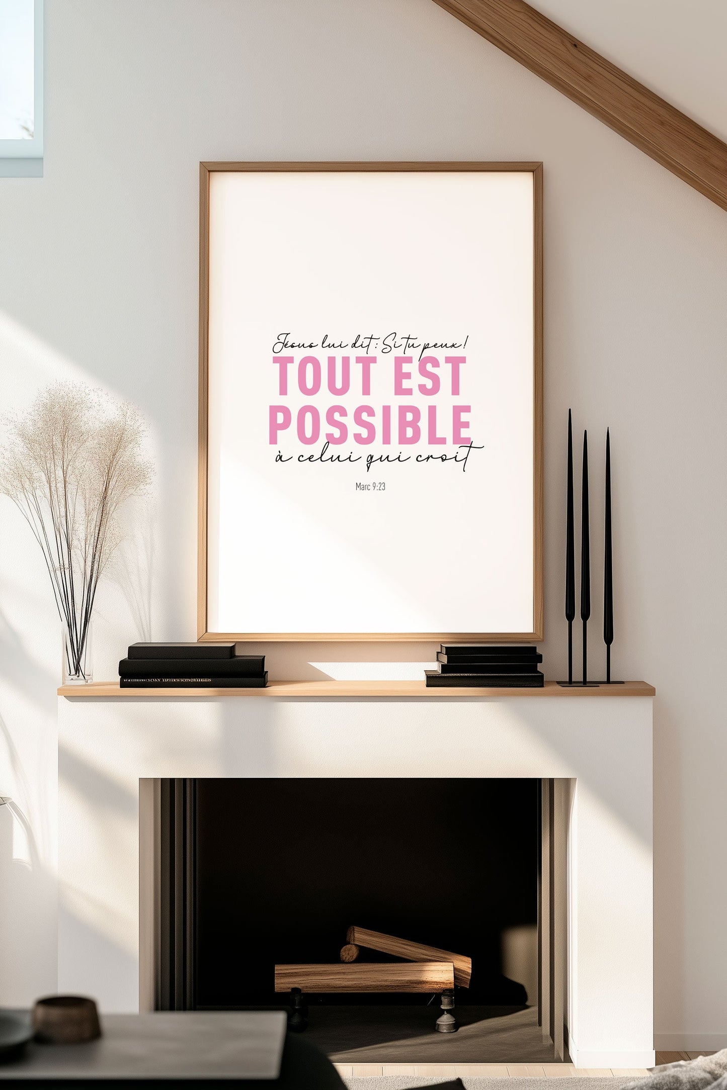 Poster chrétien  Marc 9:23 typo rose et noir accroché au dessus d'une cheminée 