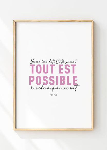 Affiche chrétienne Marc 9:23 en typo noir et rose, dans un cadre en bois