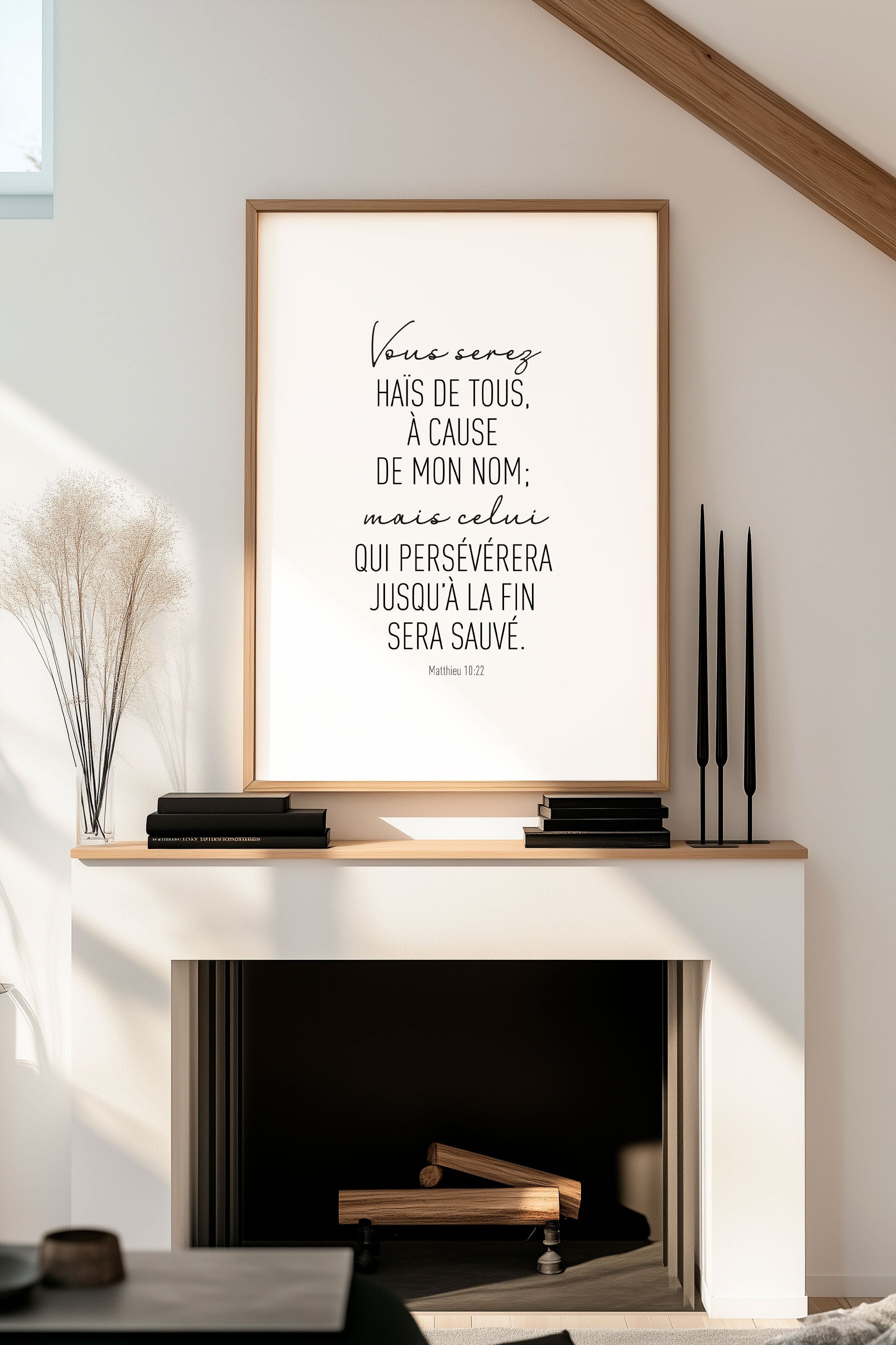 Affiche chrétienne Verset matthieu 10:22 en texte noir sur fond blanc, encadrée sur un mur