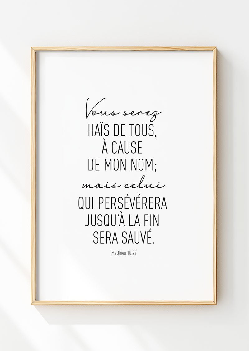 Affiche chrétienne du verset de la bible Matthieu 10:22 texte noir sur blanc dans un cadre en bois