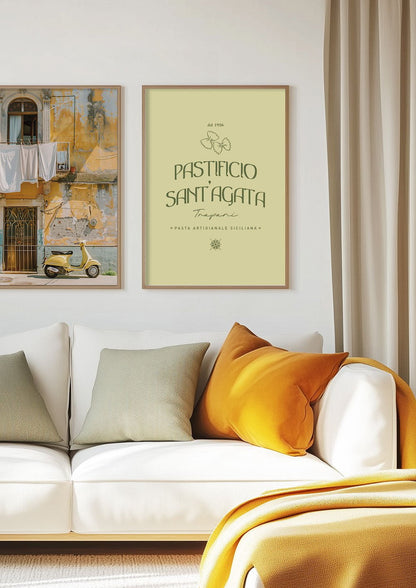 Affiche été typographie Pastificio sant'agata mise en situation à coté d'une autre affiche