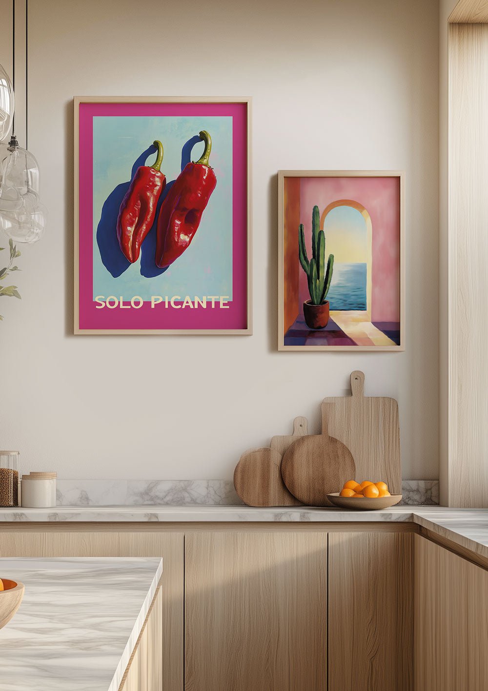 Affiche pour cuisine piment avec typo accrochée à coté d'un autre poster