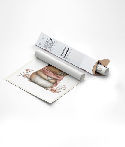 Affiche chambre enfant capybara avec bonnet emballée dans un carton triangulaire