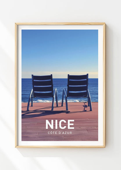 Poster vintage des chaises bleues de Nice, dans un cadre en bois