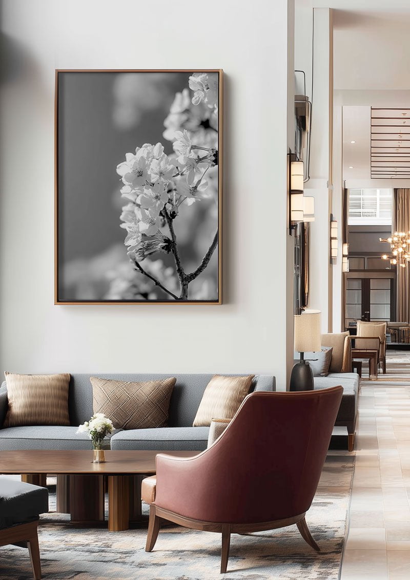 Poster deco noir et blanc d’une branche de cerisier en fleurs encadrée dans un hall