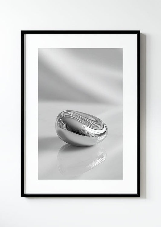 affiche photographie noir et blanc d'un galet chromé sur un fond épuré dans un cadre