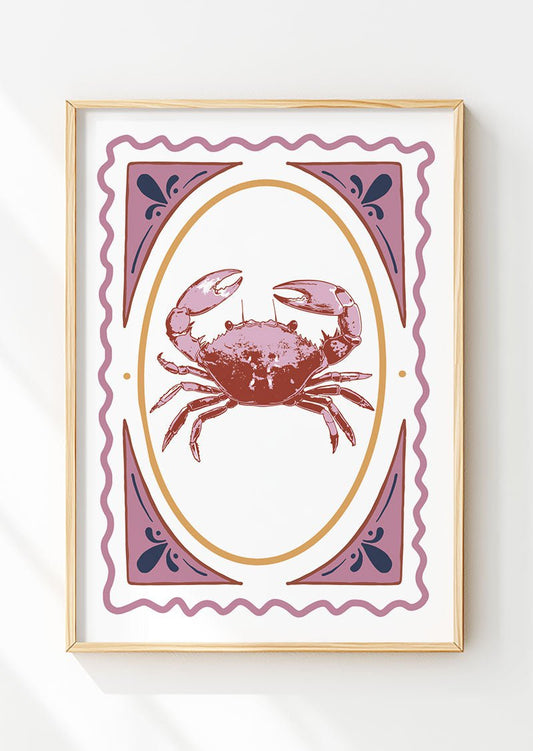 Poster mural été d'une illustration de crabe rose et rouge encadré dans un cadre en bois.