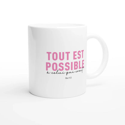 Mug en céramique blanche avec le verset chrétien écrit en rose et noir 