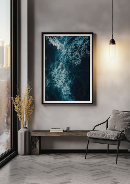 Poster photo de l'écume de vagues de l'océan, encadrée sur une mur.