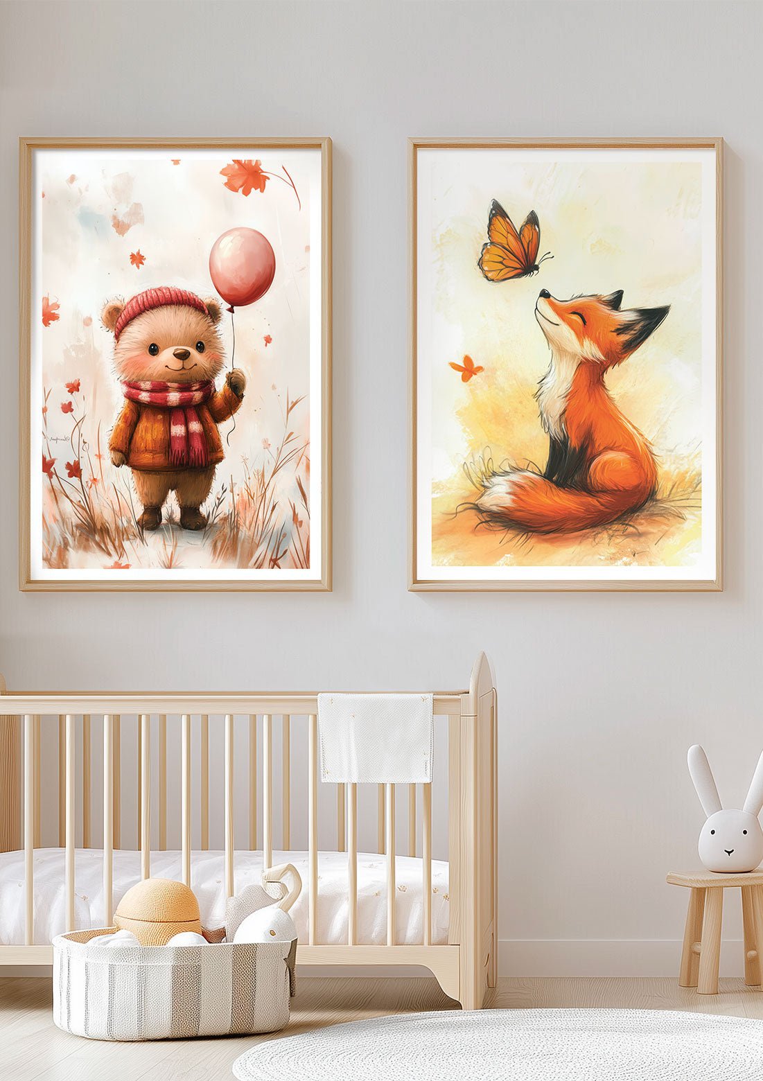 Duo d'affiche pour chambre enfant mise en situation au dessus d'un lit de bébé