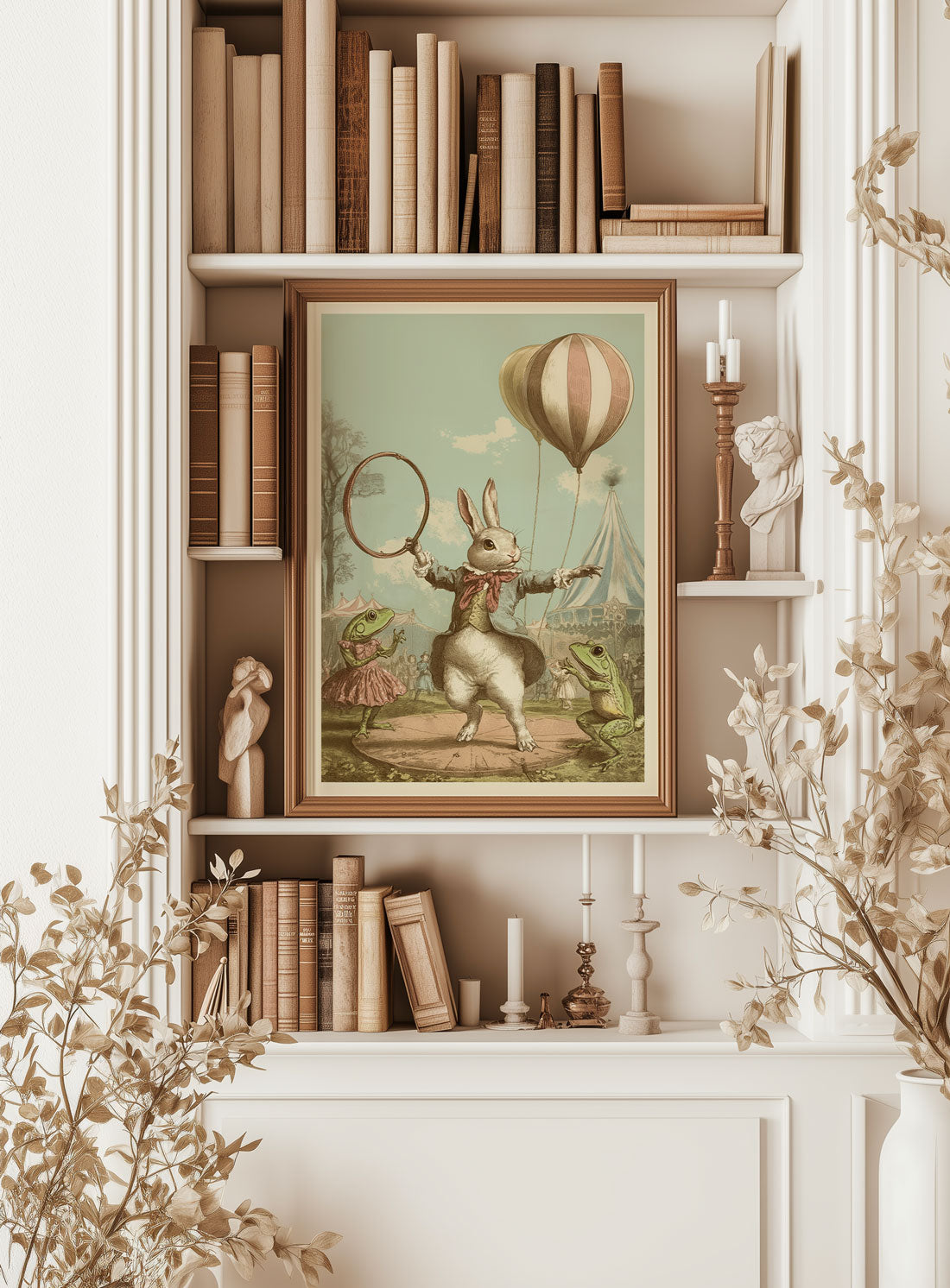 Affiche cabinet de curiosités d'un lapin dresseur posée dans une bibliothèque.