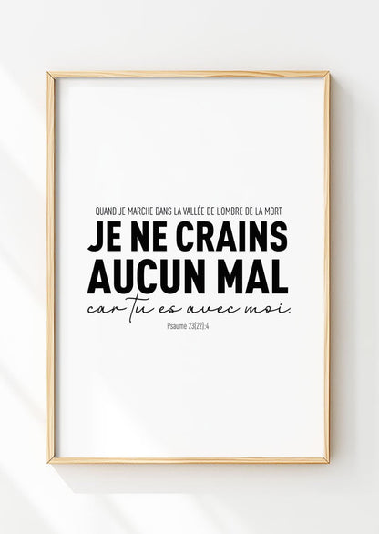 Affiche chrétienne du psaume 23:4 en typo noir dans un cadre en bois