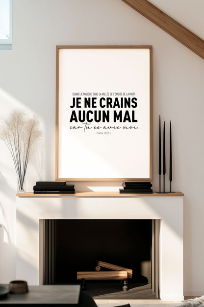 mise en situation au dessus d'une cheminée de l'affiche chrétienne du psaume 23:4