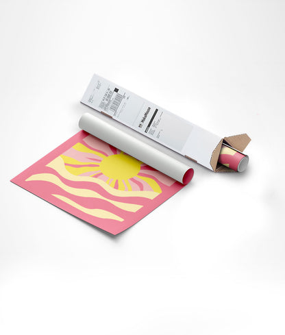 Affiche vintage pop soleil flashy dans un emballage en carton triangulaire.