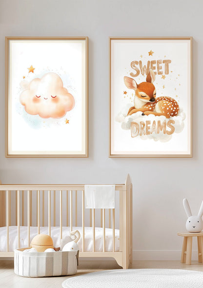Duo d'affiche chambre enfant mise en situation sur le mur d'une chambre.